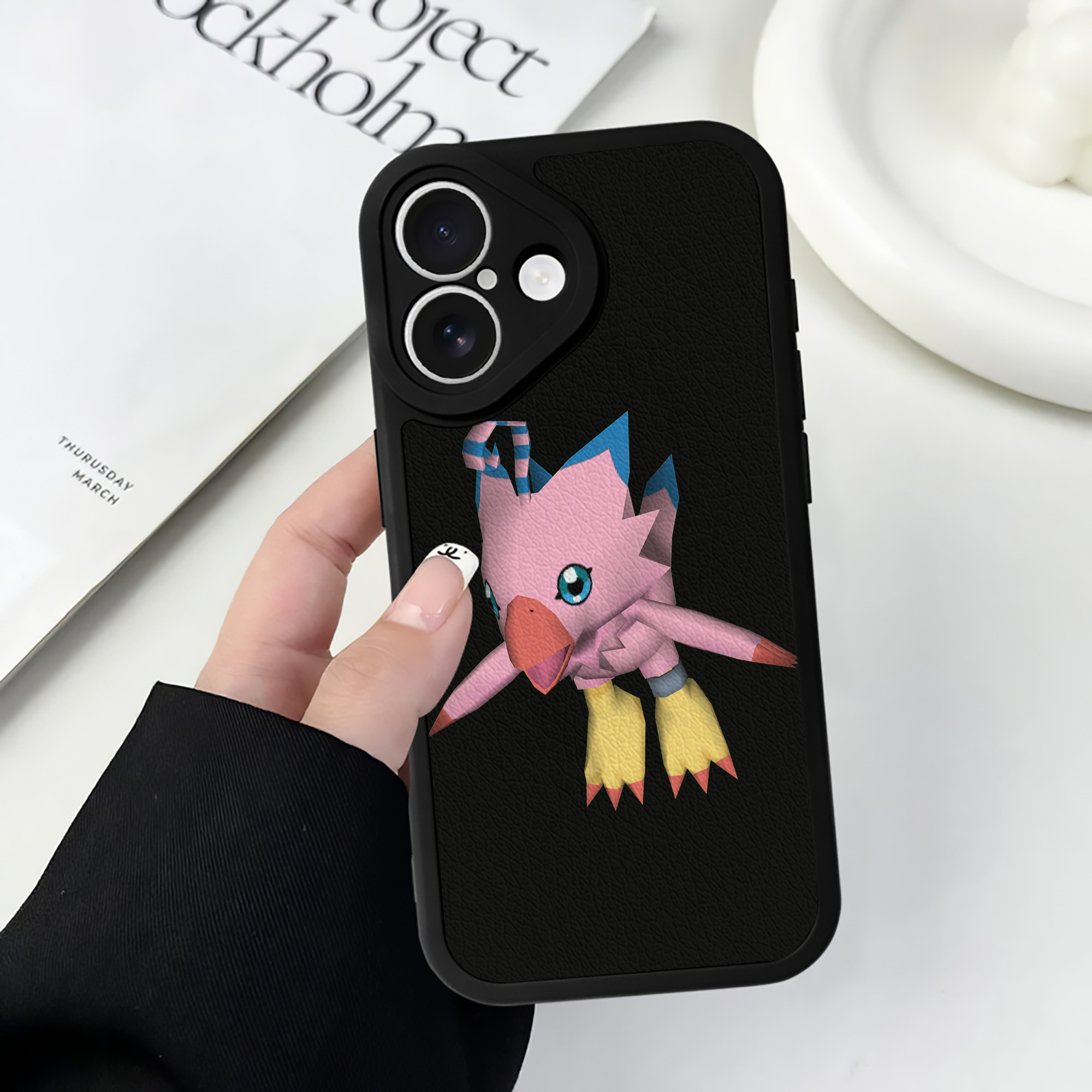 （画像用） Digimon デジタルモンスター/デジモン 【iPhone 16シリーズ対応】シリコンスマホケース（レザー調） 材質：シリコン